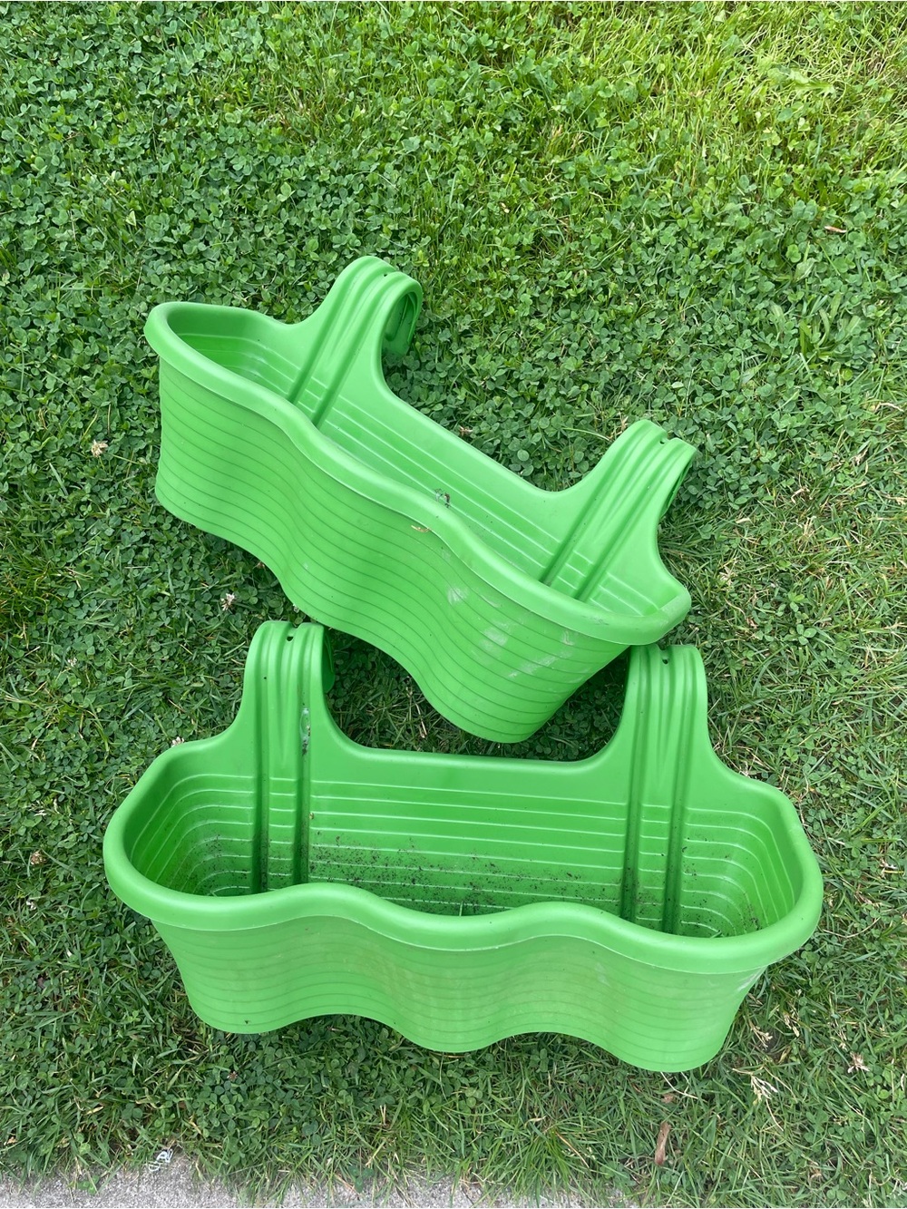 Green Plastic Wave Pattern Hanging Planter Pair